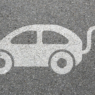 Auto: il virus spinge l’elettrica