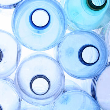 Plastica in mare: come raccoglierla e cosa farne