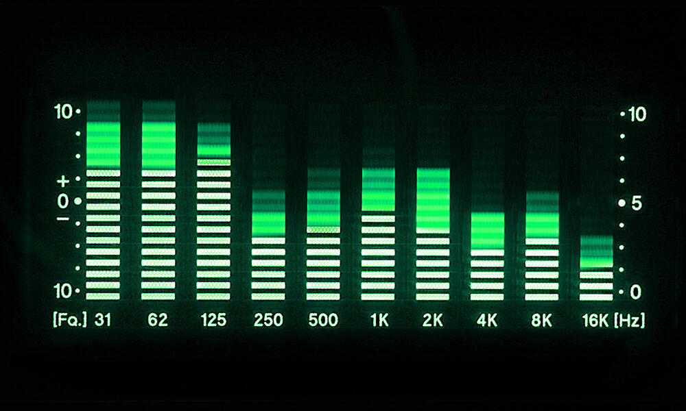 Invenzione auto-tune: come un effetto ha cambiato la musica pop
