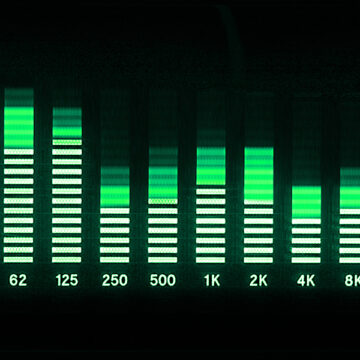 Invenzione auto-tune: come un effetto ha cambiato la musica pop