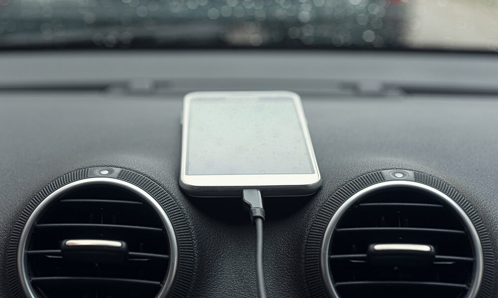 Telefono in auto: quanti gradi di distrazione esistono