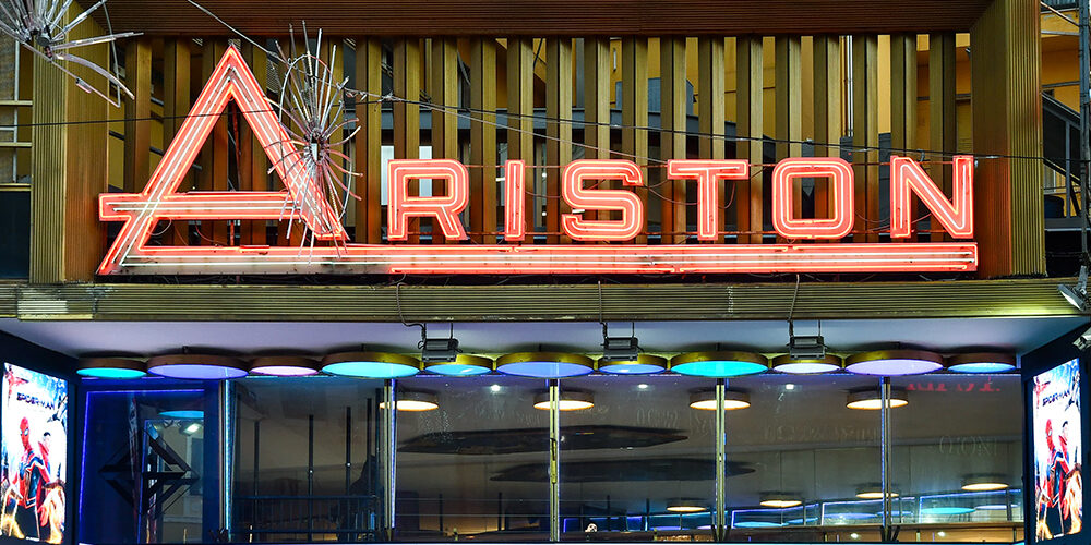 Sanremo: come cambia il Festival fra AI e Autotune