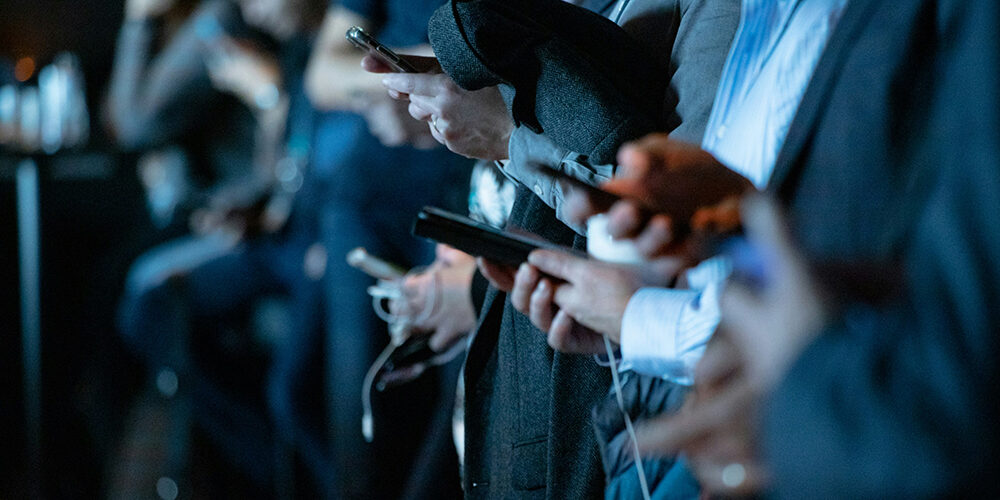 Giovani e social media: l’iperconnessione