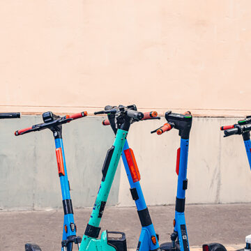 Micromobilità elettrica: una rivoluzione urbana tra benefici e rischi