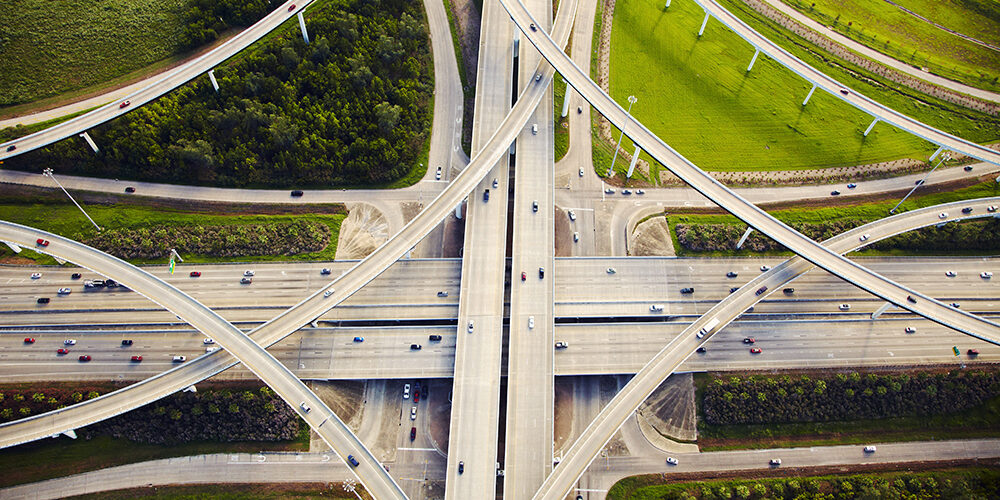 Sicurezza in auto: quale ruolo hanno le strade?