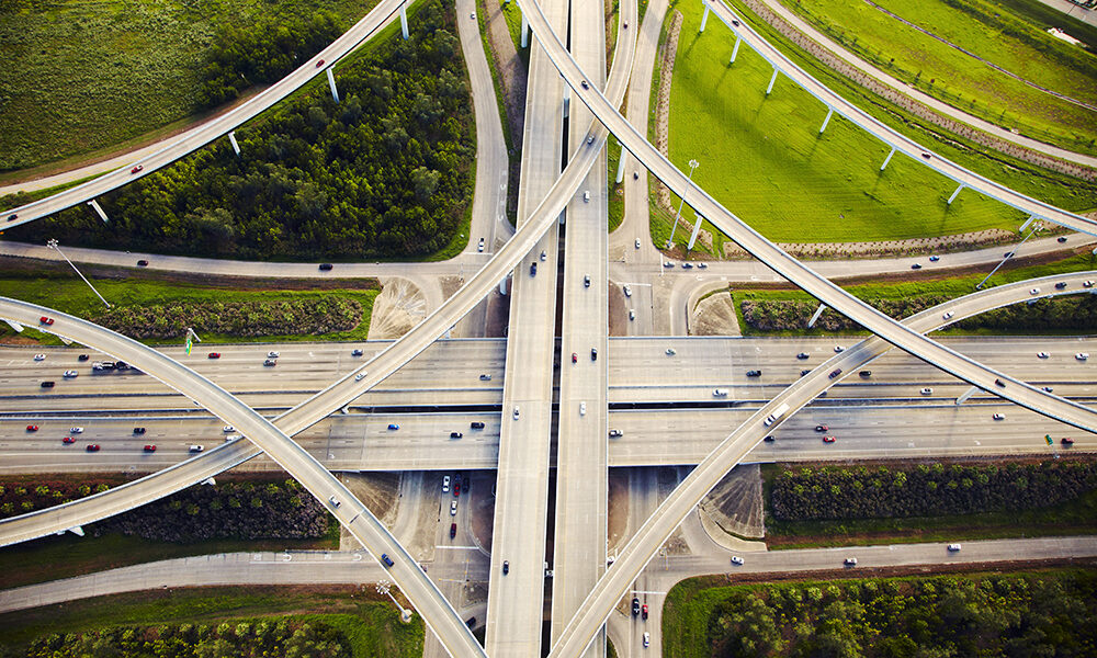 Sicurezza in auto: quale ruolo hanno le strade?