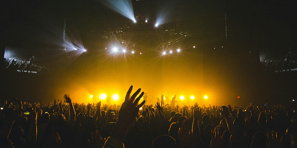 Concerti, arene e miliardi: la nuova economia della musica dal vivo