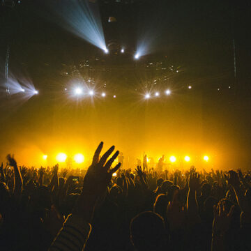 Concerti, arene e miliardi: la nuova economia della musica dal vivo
