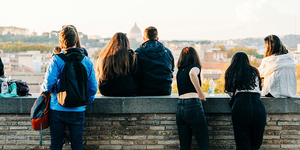 Il tempo dei giovani: la generazione che riscrive le regole