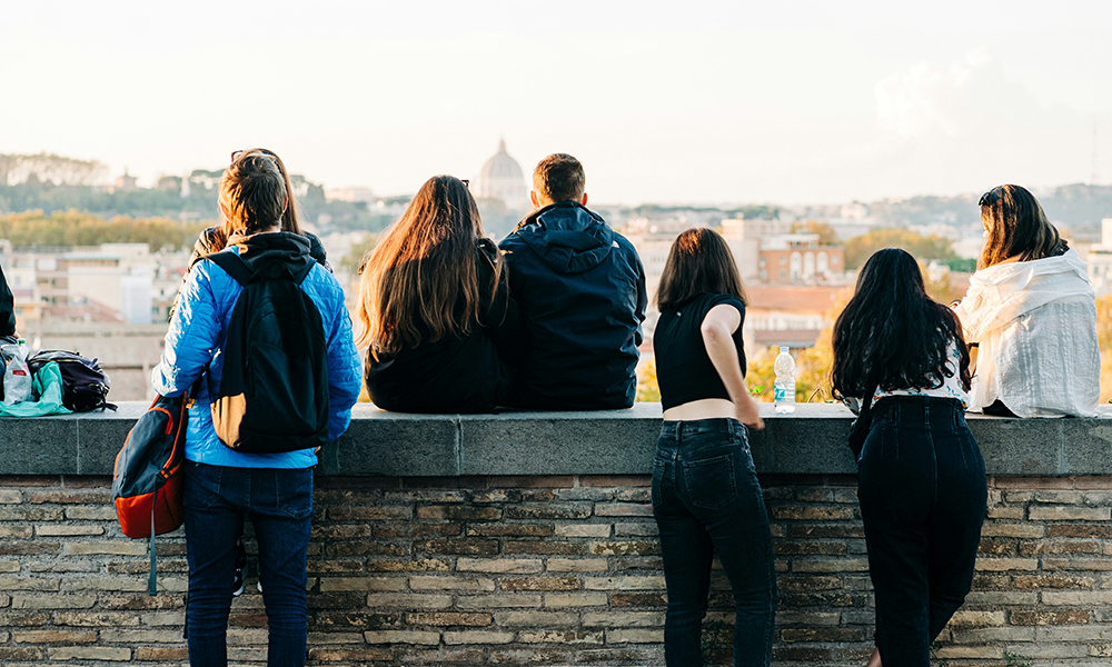 Il tempo dei giovani: la generazione che riscrive le regole