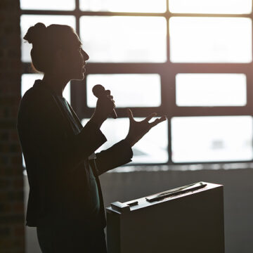 Senza donne non se ne parla: perché la parità di genere nei panel pubblici è ancora lontana